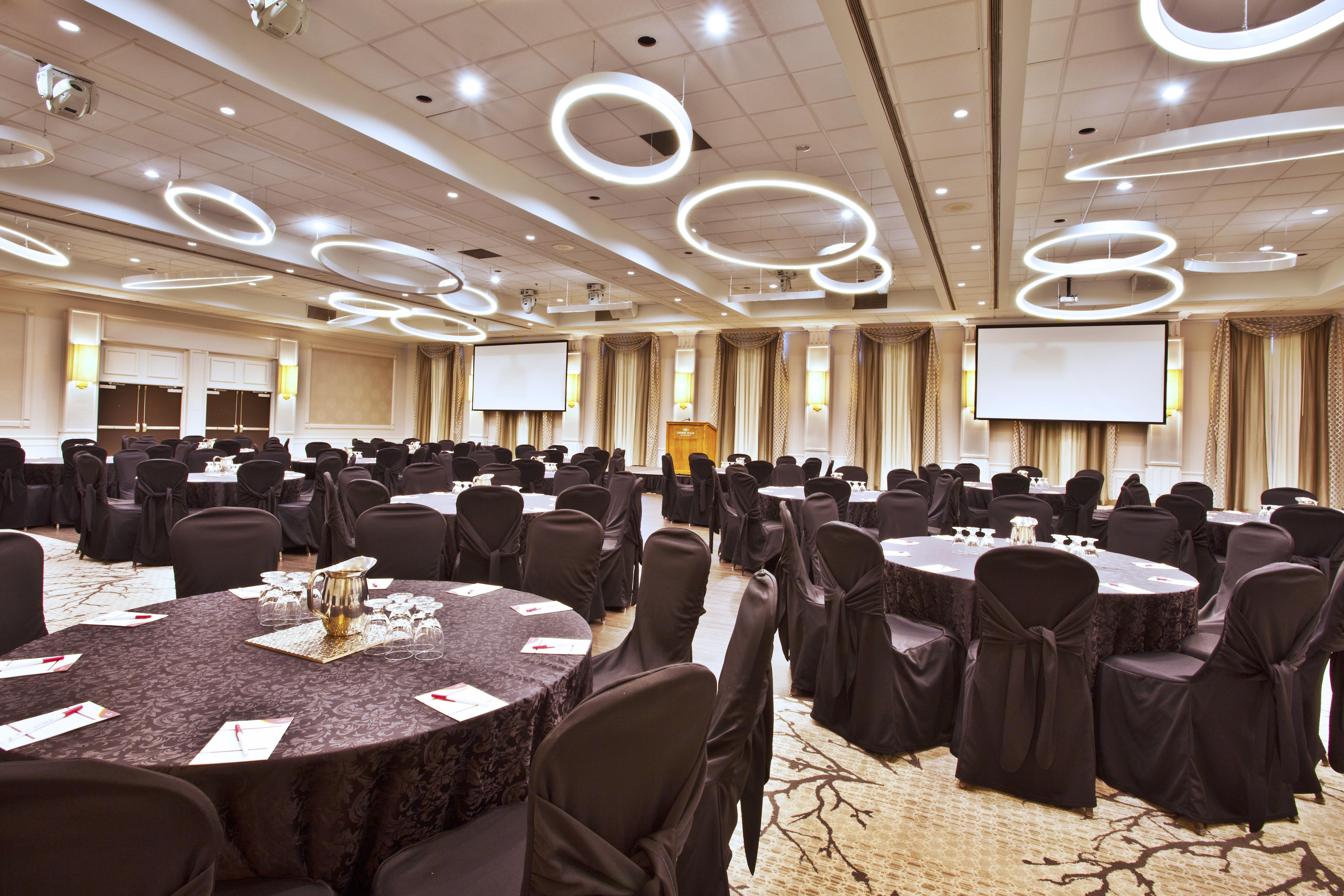 Crowne Plaza Kitchener-Waterloo By Ihg Hotel Exterior photo