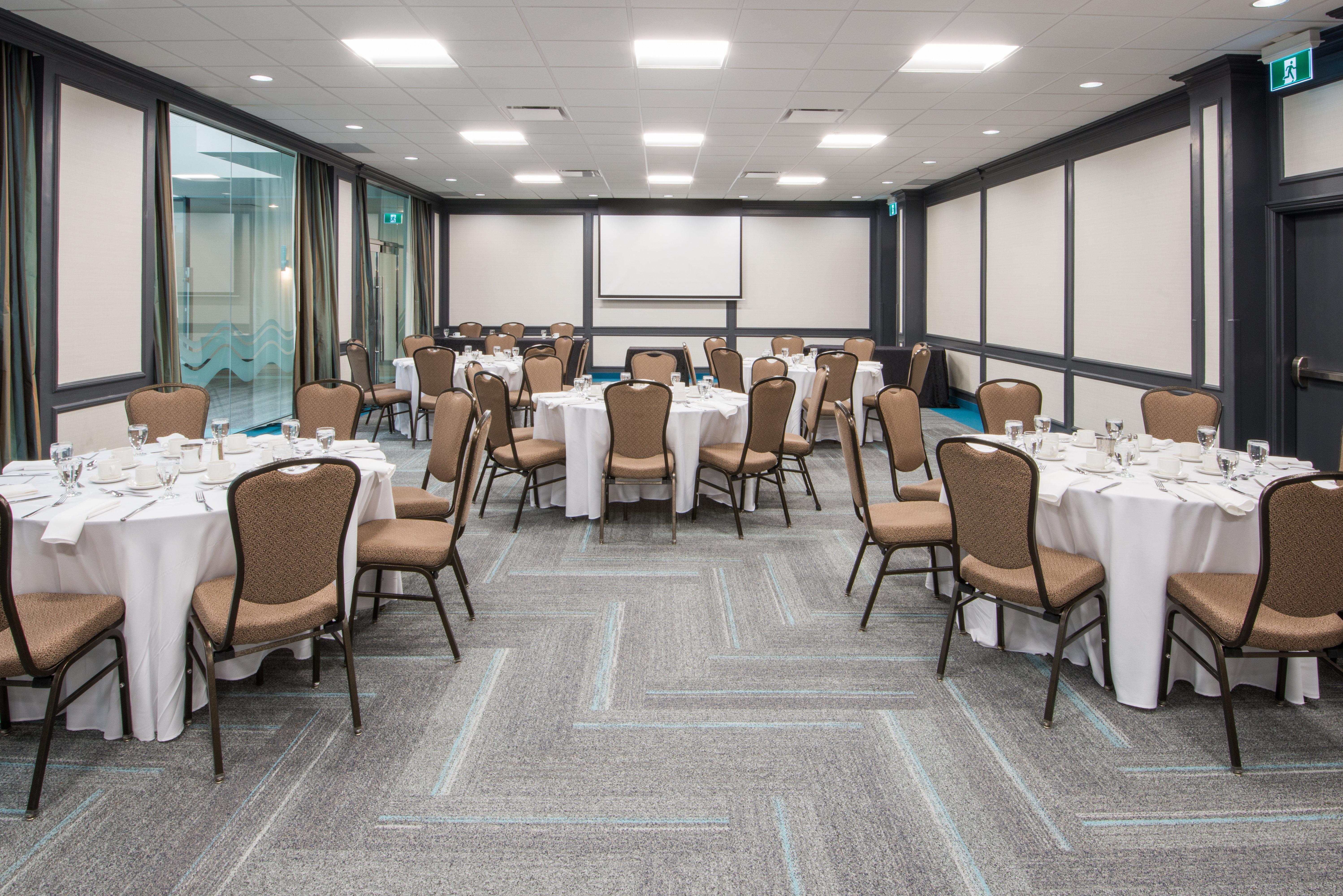Crowne Plaza Kitchener-Waterloo By Ihg Hotel Exterior photo