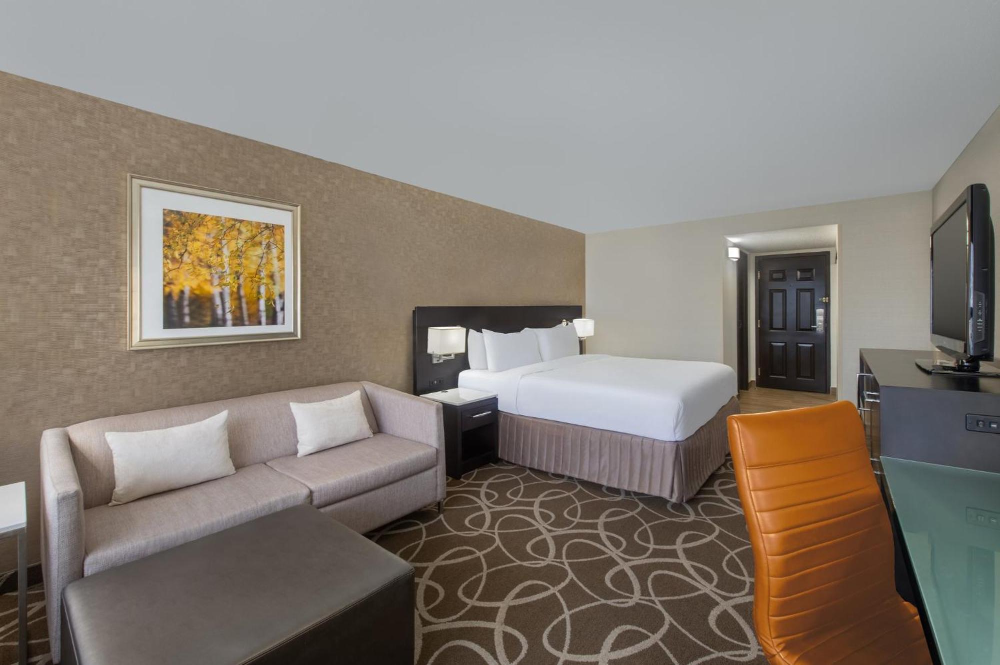 Crowne Plaza Kitchener-Waterloo By Ihg Hotel Exterior photo