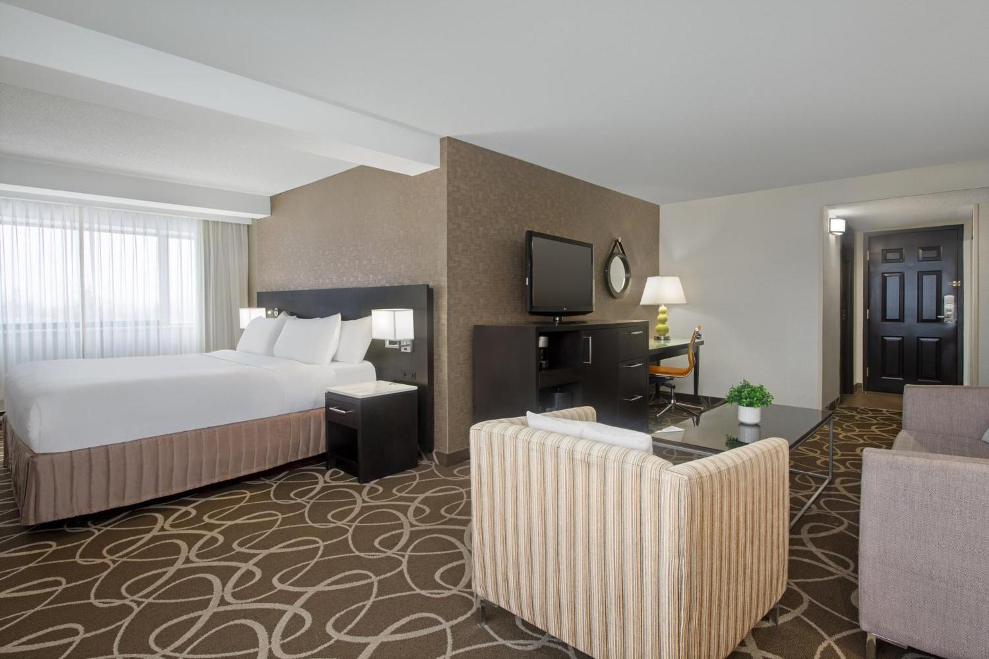 Crowne Plaza Kitchener-Waterloo By Ihg Hotel Exterior photo