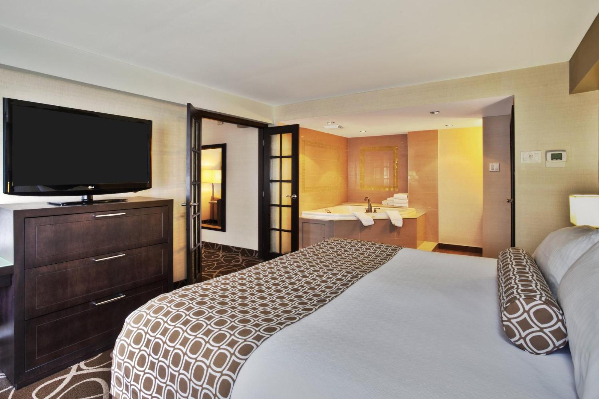 Crowne Plaza Kitchener-Waterloo By Ihg Hotel Exterior photo
