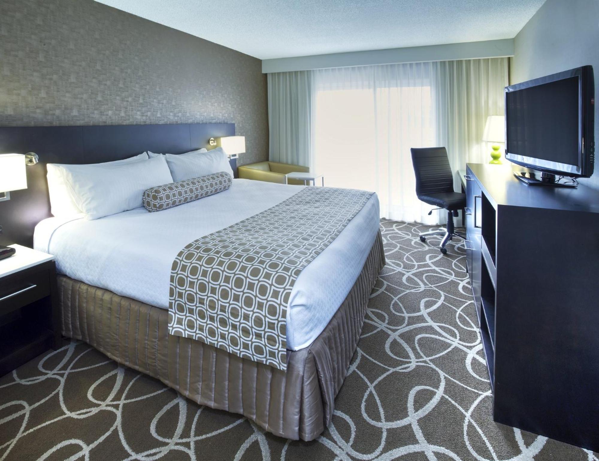 Crowne Plaza Kitchener-Waterloo By Ihg Hotel Exterior photo